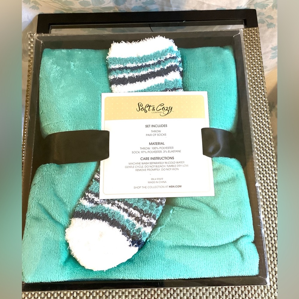 NEW in box Soft & Cozy mint color throw & pair of socks